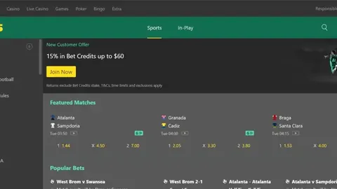 利物浦客场逆转伯恩茅斯，3-1取胜，三叉戟齐发威！十人阵容演绎逆转佳话。